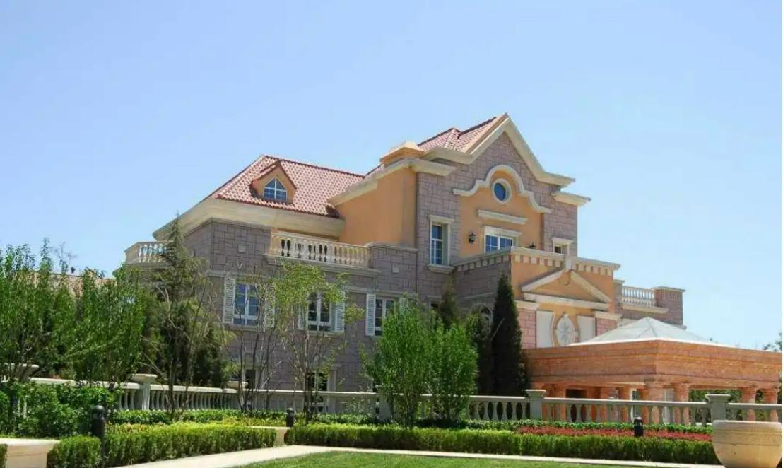 曹德旺生活有多奢侈?家中16个美女管家,豪宅占地6000平方米!