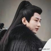 �߲���������װ������, Фս��������������������������ڴ�˭?