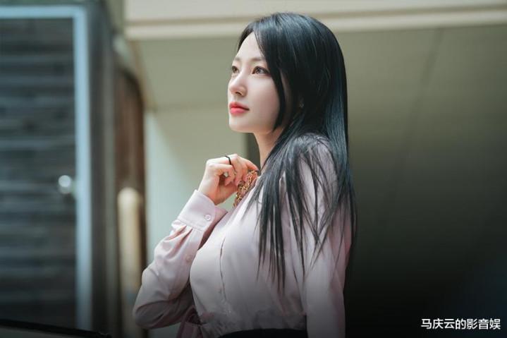 ������ҵ��Ϲ���顷�ײ�, ��Ӣ������, ��Խ����, ��Ů�������(����ҵ��Ϲ����,������ô˵)