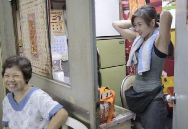 那位香港“最美搬運工”的女孩, 與富二代結婚後, 後來過得如何-圖6