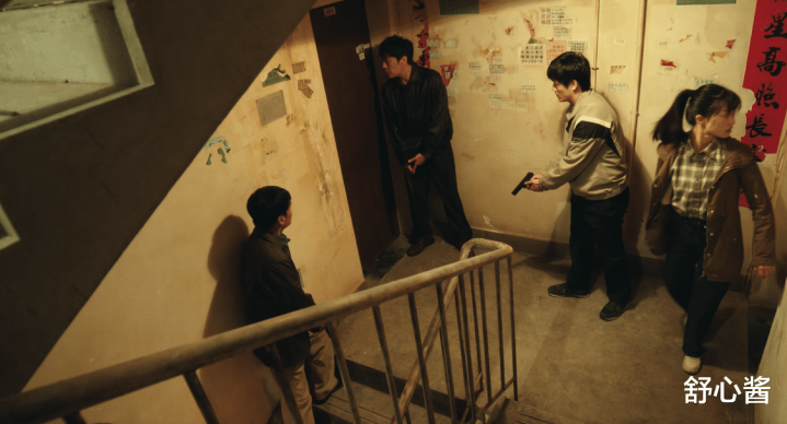 �����糡����, ����¾����, �е�����