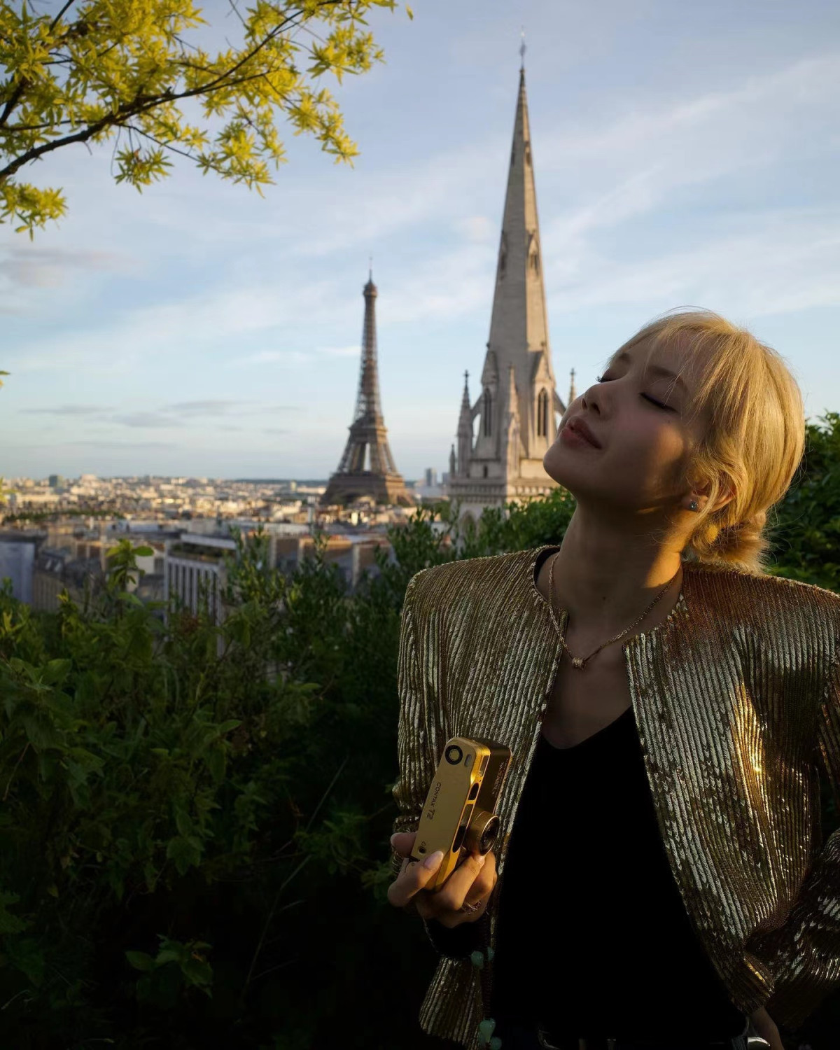 人間芭比 Blackpink Lisa曬巴黎私照 金髮大眼畫報感十足 信息峰