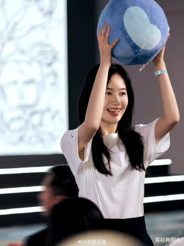 从洛枳到《要久久爱》卑微打工人, 朱颜曼滋出道10年没有重复角色