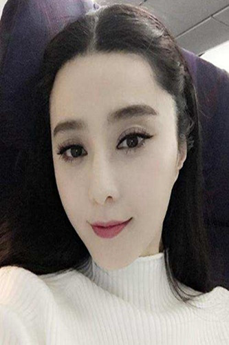 刘亦菲第一个优点是头脸小,绝对的美人脸,鹅蛋脸鼻祖.