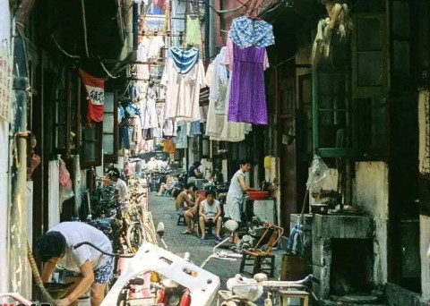 如果真的等到了那一天,我就会带你拐进 老弄堂,去看看上海滩小市民的