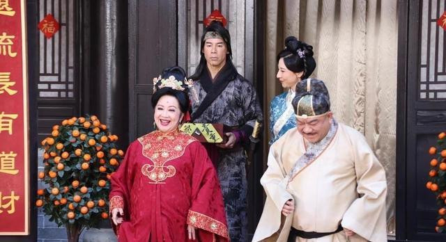 TVB新春贺岁剧动态拜年, 薛家燕回归领衔, 年三十晚到发放笑弹(香港薛家燕电视剧)