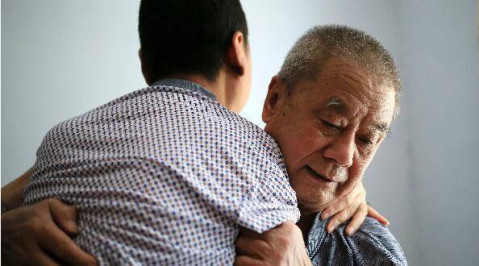 邢台七旬老人照顾瘫痪儿子近40载