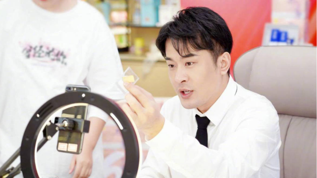 3年霸凌致左耳失聪、鼻子骨折! 蛋蛋手撕辛巴, 恩怨纠葛何时休?