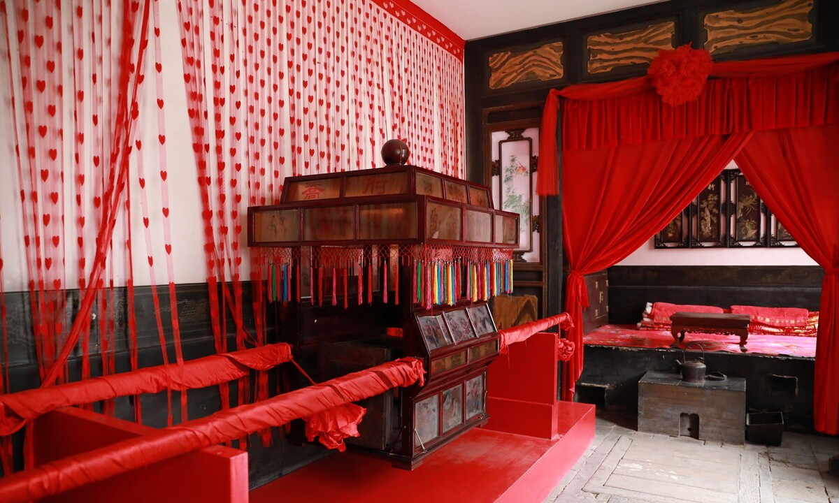 姿色出眾 快言快語的李翠蓮 為何會走到出家當姑子的地步 信息峰