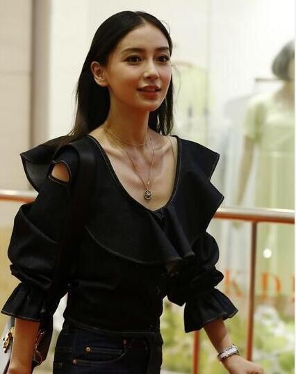 爱美的女明星们都在努力减肥,就是要瘦瘦瘦,产后复出不久的angelababy