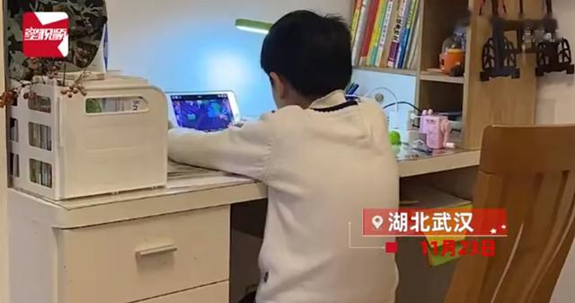 父母让沉迷游戏的8岁孩子休学1周专打游戏: 制定了严格的kpi, 每天对游戏战绩进行复盘总结