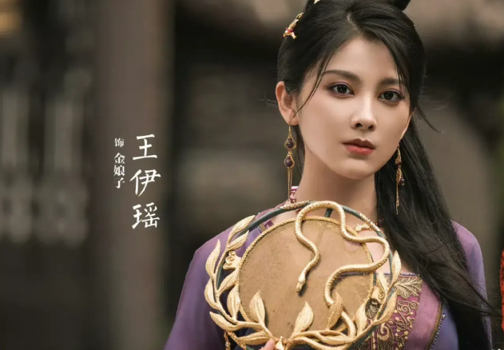 ������С��еľ�ɫŮ���Ϊ����(���������ӱ����)