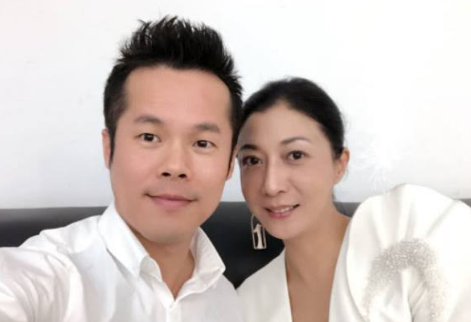 成龙杭州高调买豪宅,49岁吴绮莉投资有道,从不担心收入问题_zzd_学生
