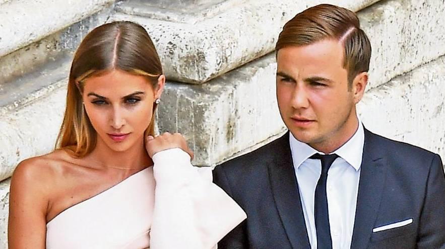 格策将于今年世界杯结束后与女友安-凯瑟琳-布罗梅尔完婚,婚礼地点定