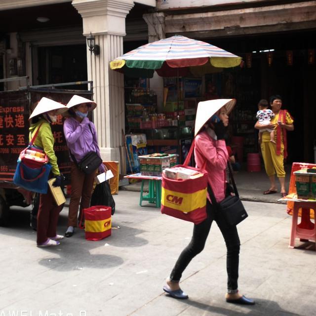 东兴口岸的朝汐越南妹