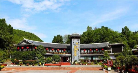 官博平台及主园区和织金大峡谷副园区现鸨挥"溶洞王国,宝桢故里