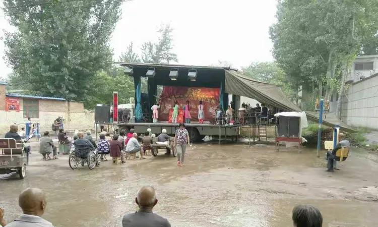 河南古村变短剧村！驴500元/天，400村民抢着当群演
