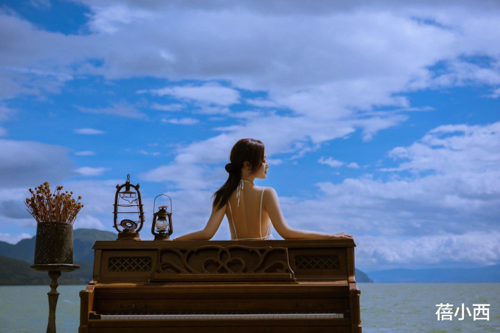 漣С⣬һϮɫҲȹߵŮ(Ĵ,С,ȹ,,Ů)