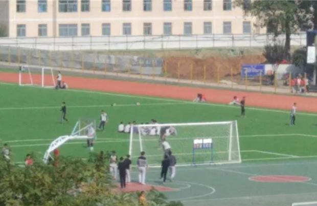 青春期的女孩子要如何保护好自我? 女中学生操场产子引发的感想!