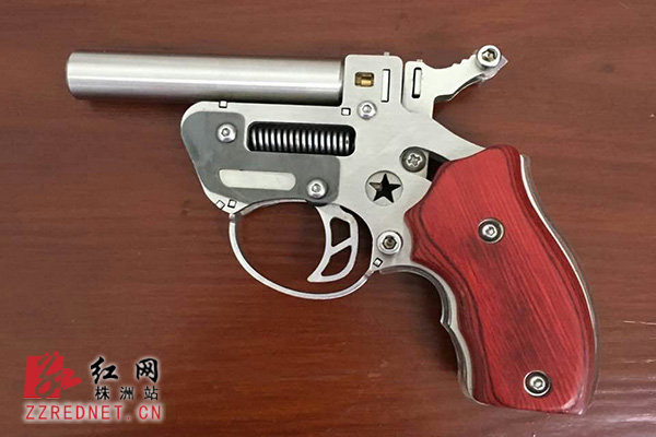 株洲一男子酒店大厅内鸣枪 民警将其抓获