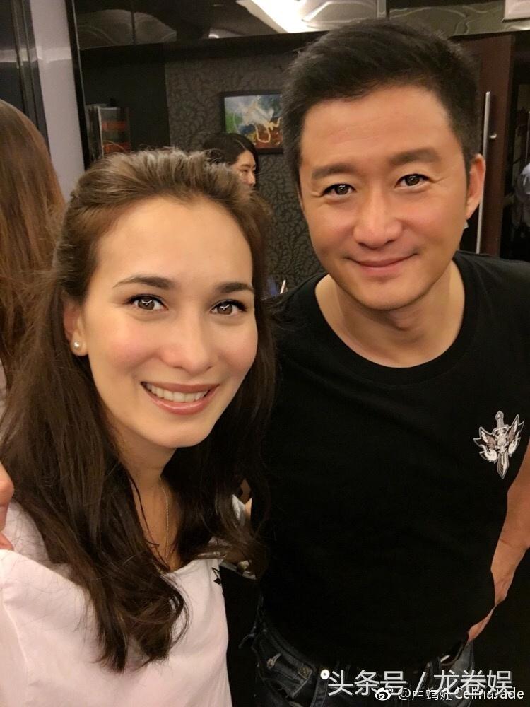 《战狼2》卢靖姗穿了一款全透明的裙子! 吴京羞得不敢看她!
