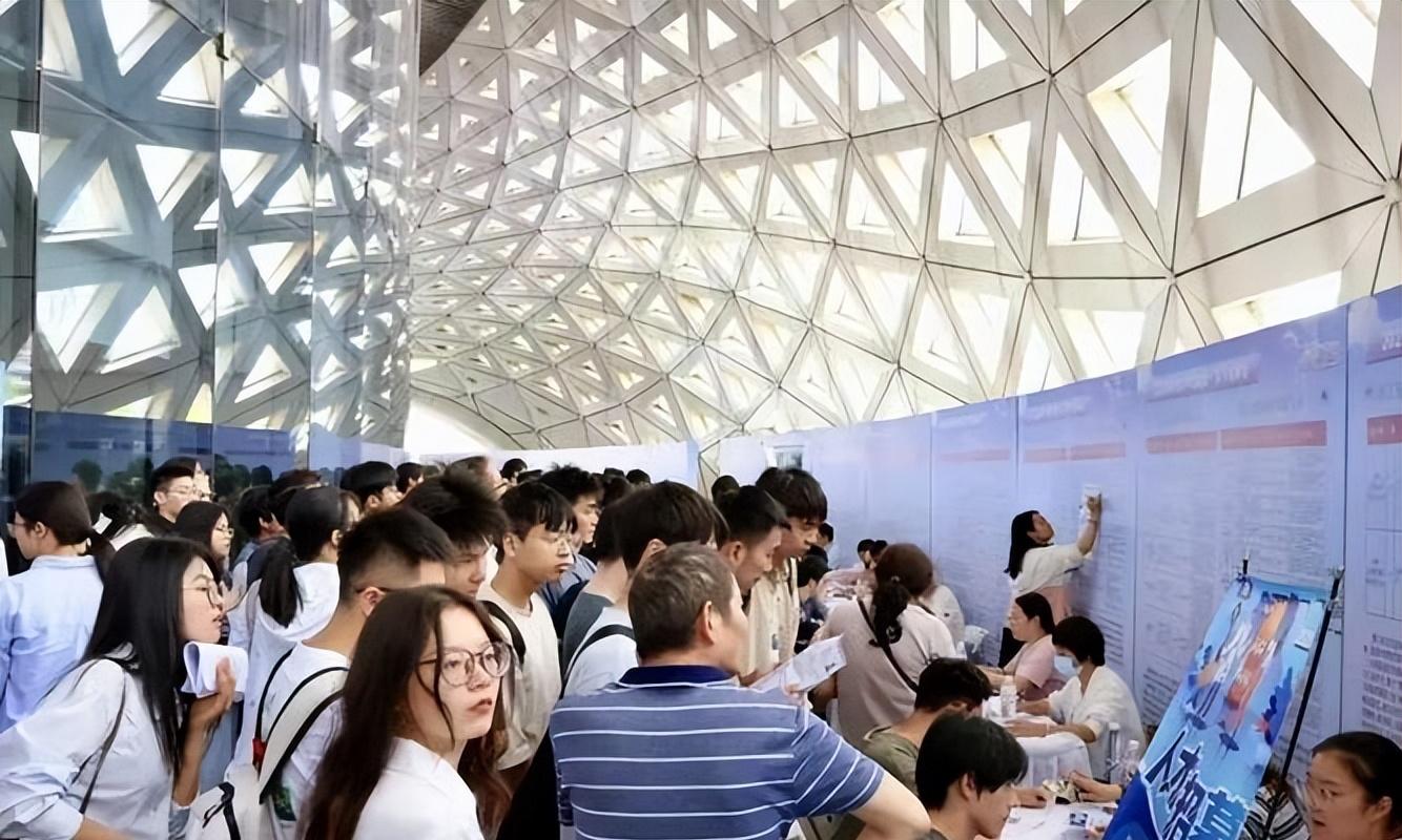 易居小新首单成交！195万房0佣金，4万中介费全让利买家