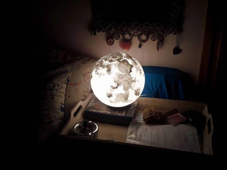 艺术家设计出行星造型的夜灯, 唯美梦幻, 仿佛能拥抱整个太阳系