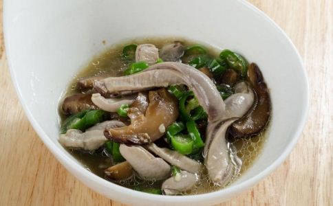 肠胃不适吃什么食疗好  1,人参炖猪肚 材料:人参,猪肚,生姜,葱,糯米.