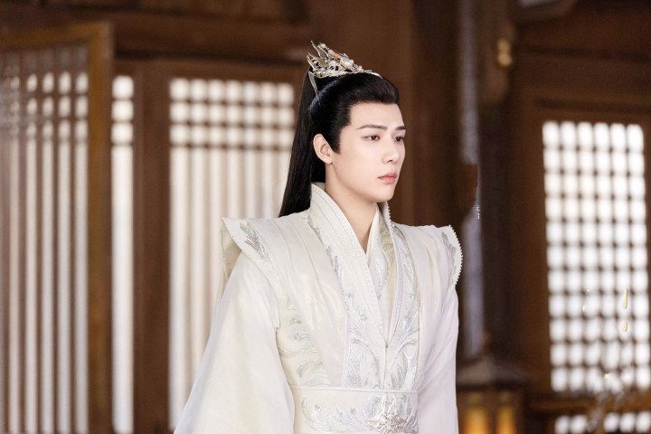 ��������: ���ɵ�������һ��, �����������ǳ�, ���ֻ������һ��(����,��¶˼,������,������˭������)