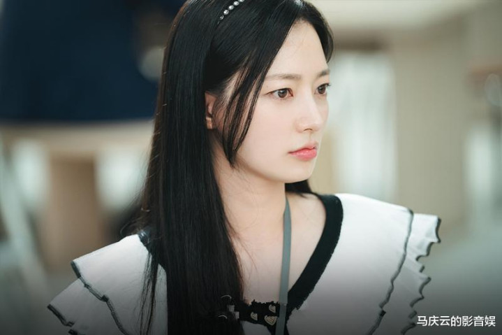 ������ҵ��Ϲ���顷�ײ�, ��Ӣ������, ��Խ����, ��Ů�������(����ҵ��Ϲ����,������ô˵)