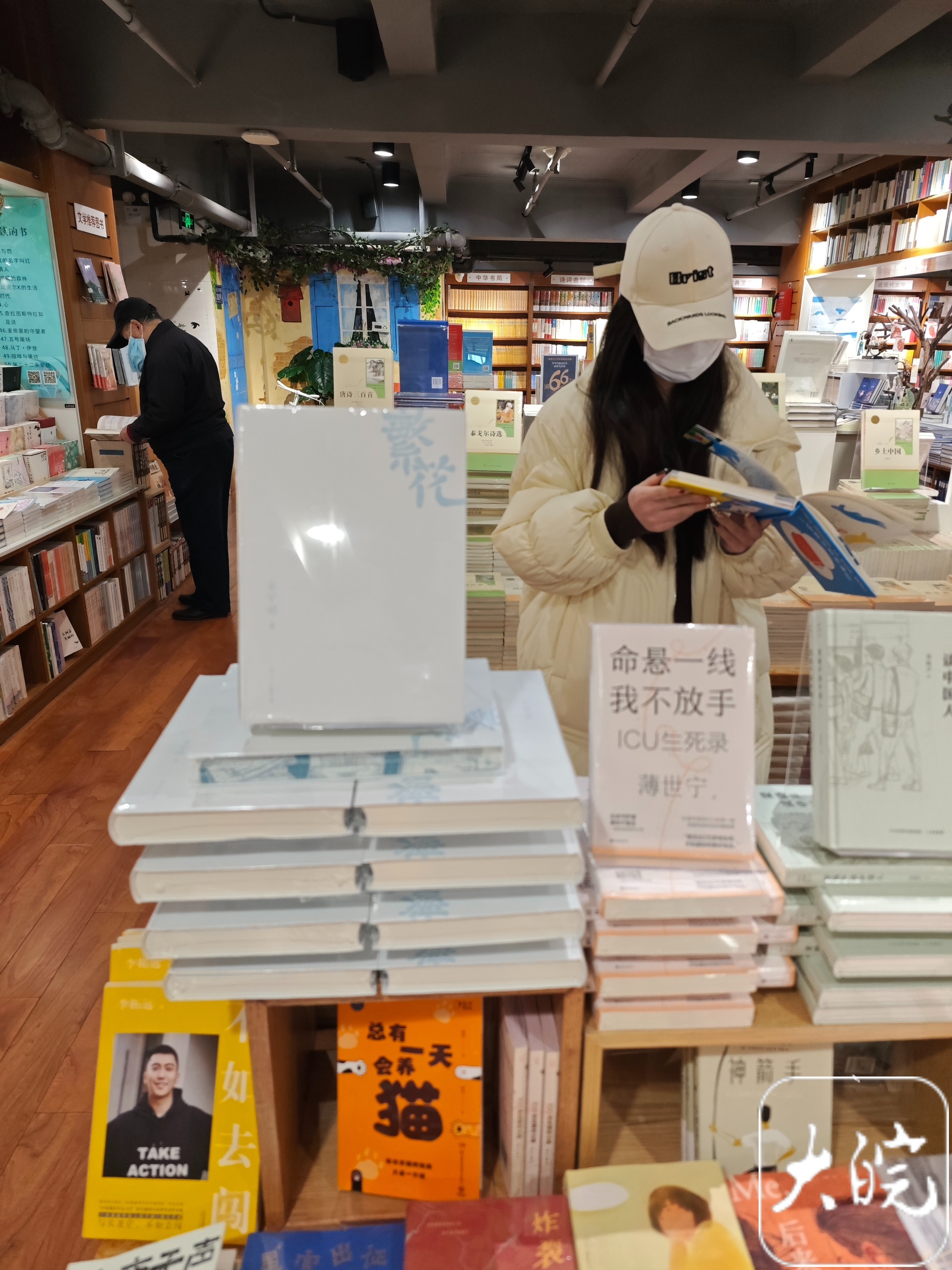 《繁花》电视剧热播带火小说原著 专家分析: 对读者来说是拓展和提升(繁花胡歌小说)