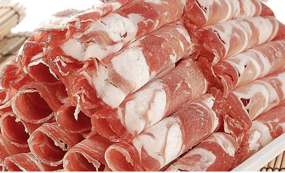 材料:火锅猪肉片1盒,姜1根,苹果1颗.