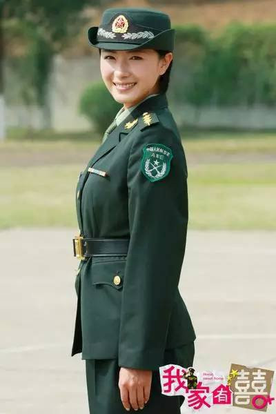 白木喜而受到广泛关注,万茜剪掉长发,穿上军装,变身气场十如果说军人