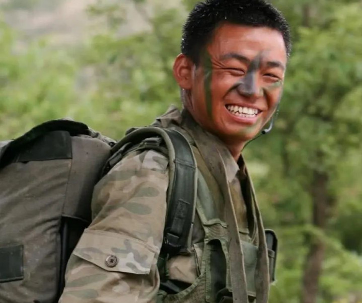 为他获得大量票房的同时,那个曾经的树先生,曾经的许三多,曾经的顺溜