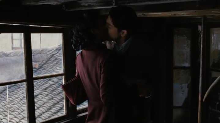 ��Ӱ��ɫ�䡷: Ů��, �����׸ж�