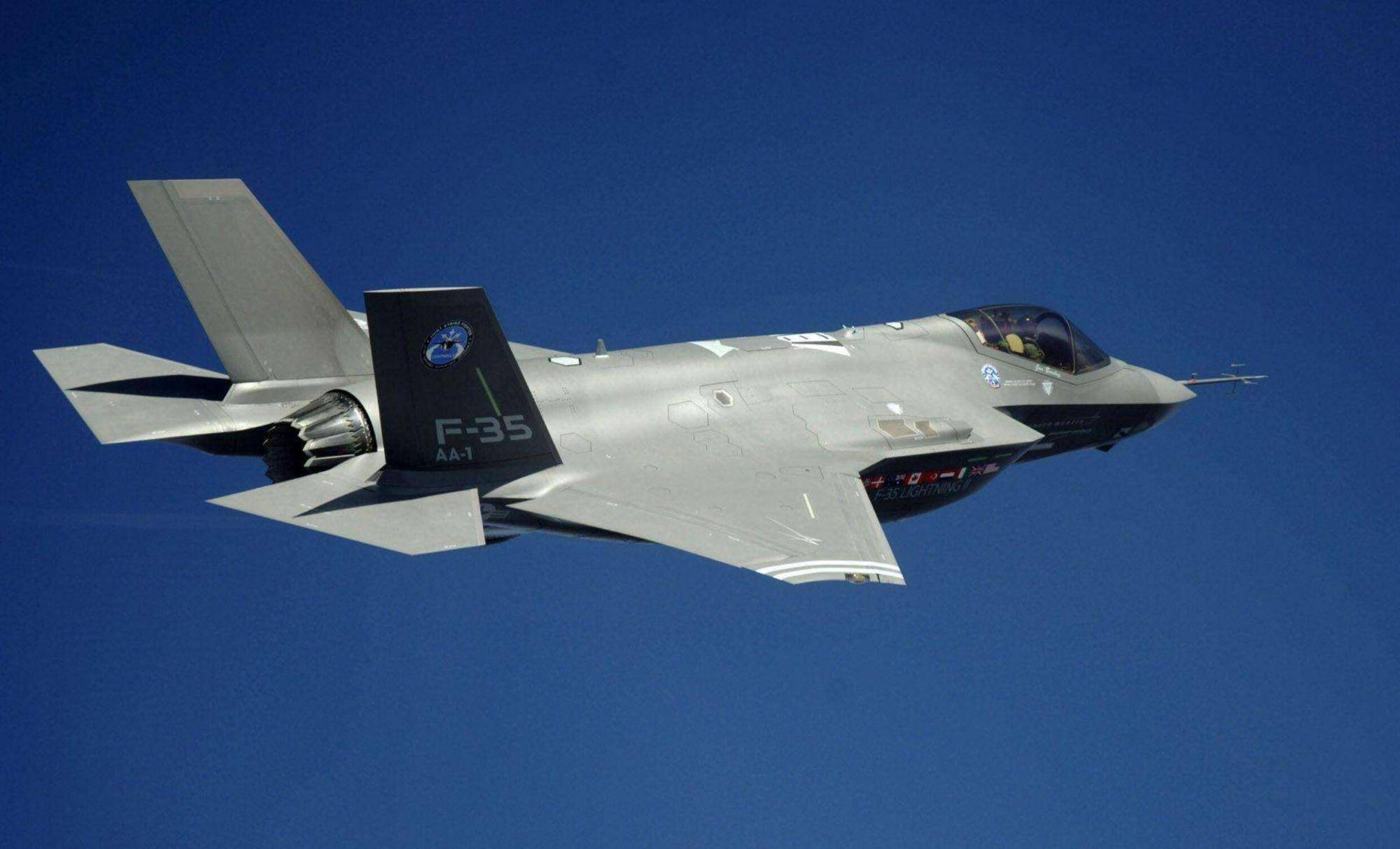 fc-31推力小, 载油量少, 速度却比f35快, 航程比f35远_zzd_学生时代