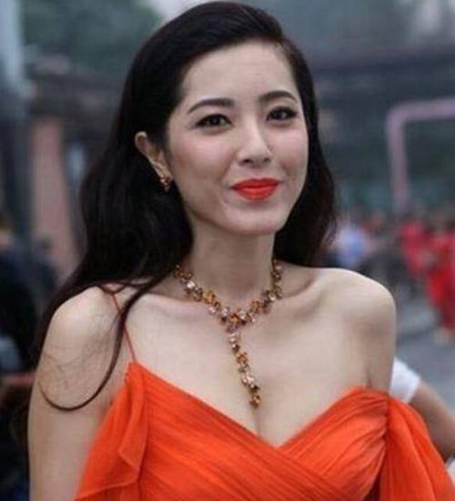 出道17年, 演技不输章子怡, 被称最美校花, 如今却沦为三线演员