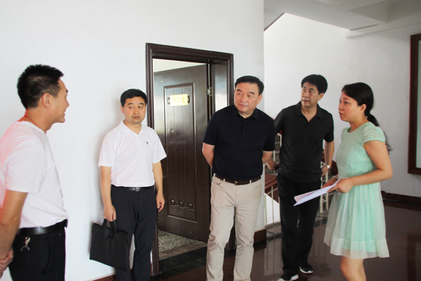 席小军在长治市档案局调研指导工作