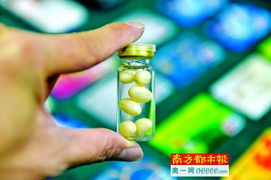 广州警方查获一诈骗团伙销售的三无"特制"保健品. 南都资料图 马强 摄