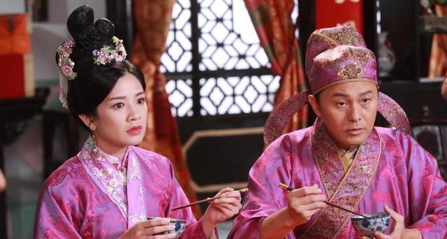 TVB新春贺岁剧动态拜年, 薛家燕回归领衔, 年三十晚到发放笑弹(香港薛家燕电视剧)