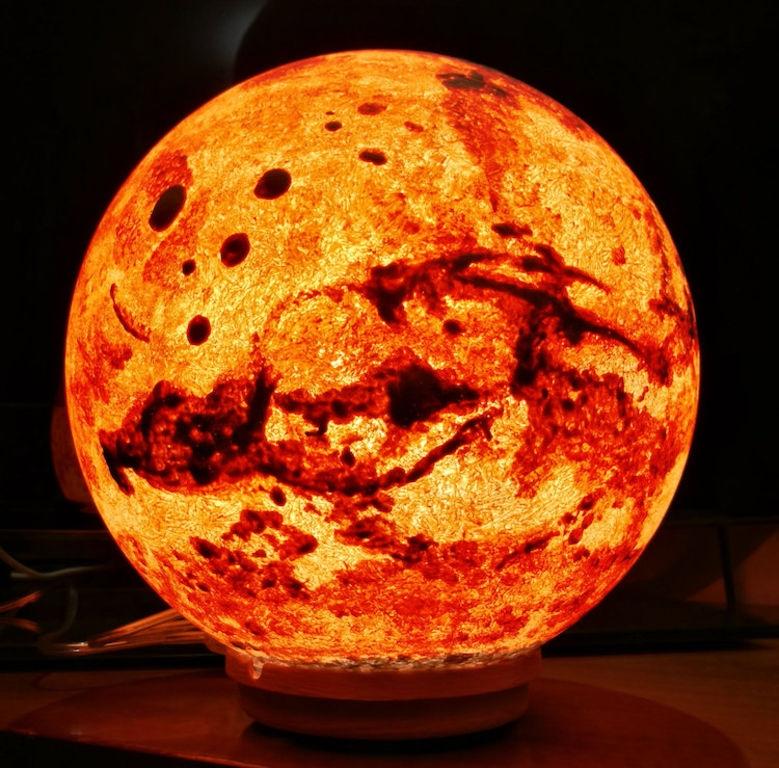 艺术家设计出行星造型的夜灯, 唯美梦幻, 仿佛能拥抱整个太阳系