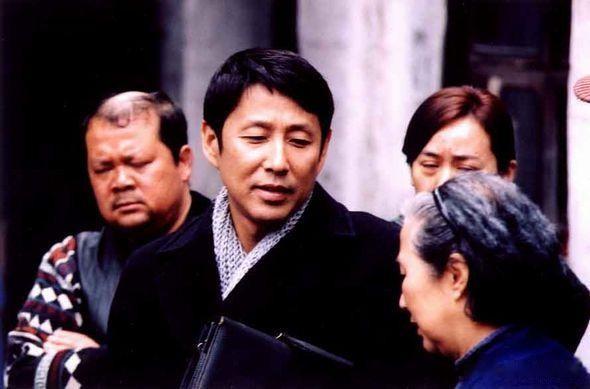 �岿������Ӿ�, �������˸ҷ���, ����: ��ȫ�Ĳ���һ�㰡!(���������µ�һ��Ů)
