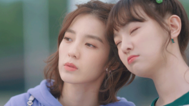 �����񳯡�����һλ��ɫŮ��, û�뵽���ִ�������ֵ���Ƿ���(����˭����)