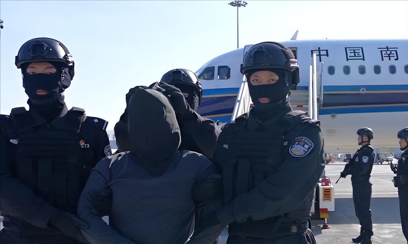 150亿比特币被没收！四国围剿太子集团，头目戴黑套押解回国