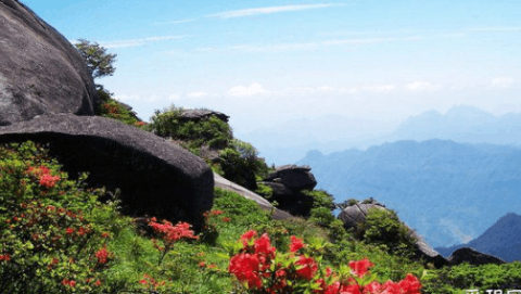 建寧縣境內著名景點有:閩贛軍區司令部舊址,萬安古橋,金饒山,高峰漂流