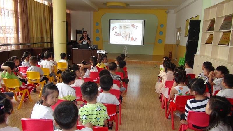临沂高新区罗西中心幼儿园举行爱牙日宣传活动