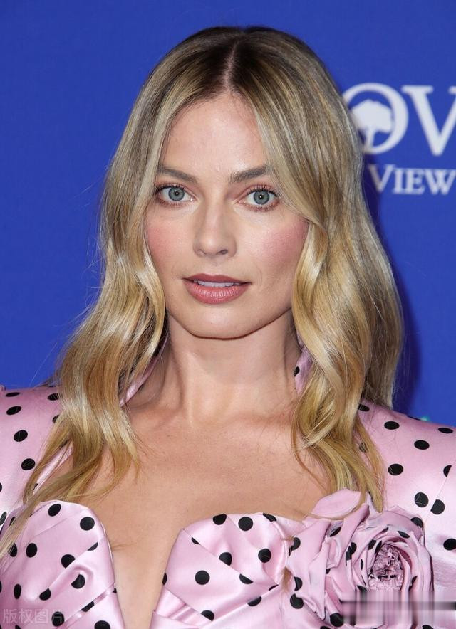 С��Ů����ء��ޱ�������ɫ�����ȹ�������Ȫ���ʵ�Ӱ�ڰ佱��(����ء��ޱ�����)