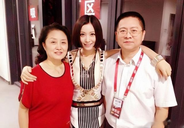 “红颜薄命”姚贝娜: 去世十年, 父母的坚持让人泪目, 他们怎样了(内地明星,姚贝娜是谁)