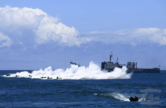 台军方过去在澎湖实施实弹射击的雷霆2000多管火箭(图片来源:台湾