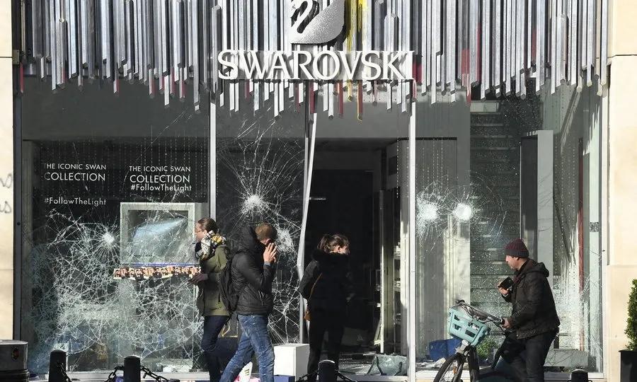 LV遭洗劫，百年市政厅被焚！法国骚乱失控，贫富差距具象爆发